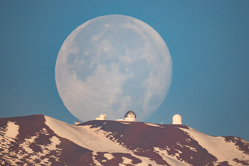 maunakea hawaii hilo astronomy telescope telescopes bay bayfront coconut island liliokolani bigisland moon moonset thephotographersephemeris tpe nikon 1000 1000mm f11 mirror