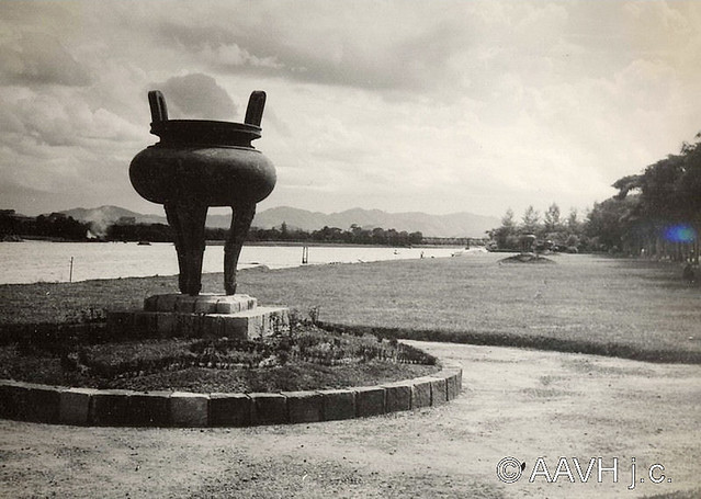 AP1681-Desmarets - Hué, 1936 - Parc de la rive gauche - Les urnes