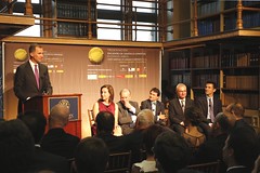 El rey Felipe VI visita la Universidad de Georgetown primer encuentro de científicos españoles en EEUU