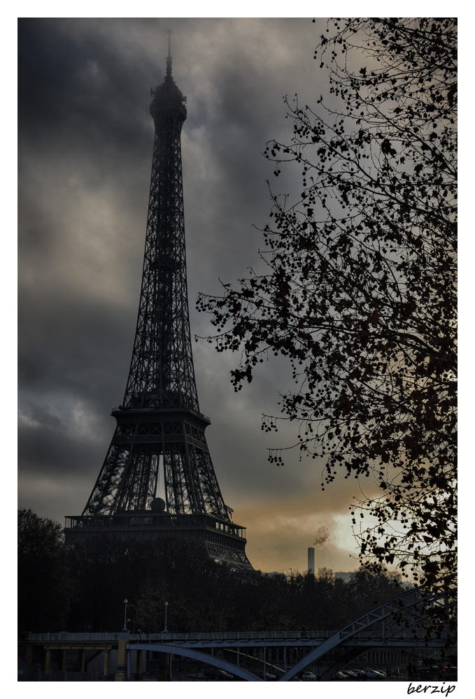 la tour Eiffel 22772436304_cbe7609a4b_o