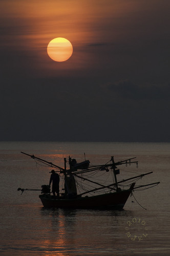 sunrise silhouette fishingboat thailand sea boat fishing morning