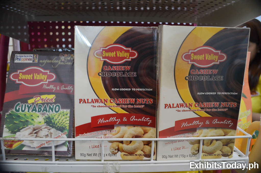 Sweet Valley Palawan Cashew Chocolate and Dried Guyabano