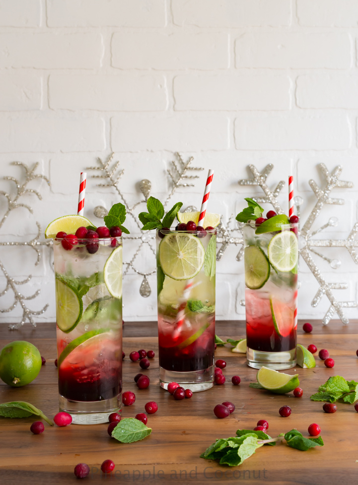 Spiced Hibiscus Cranberry Mojitos www.pineappleandcoconut.com #christmasweek
