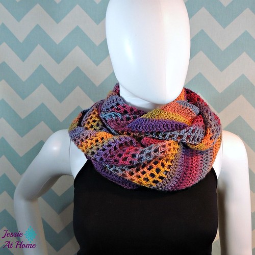 Comfy-Mochi-Cowl-free-crochet-pattern-by-Jessie-At-Home-1