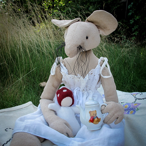 15/08/22 Miss Mouse's Picnic