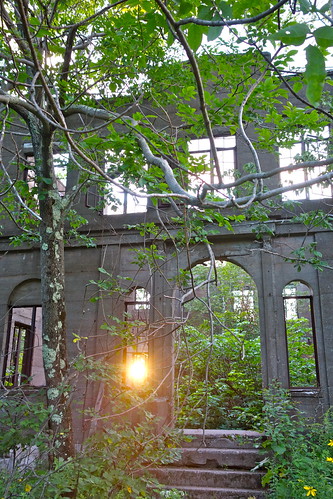 sunset hotel ruins newyorkstate abandonedbuilding overlookmountain catskillmountains