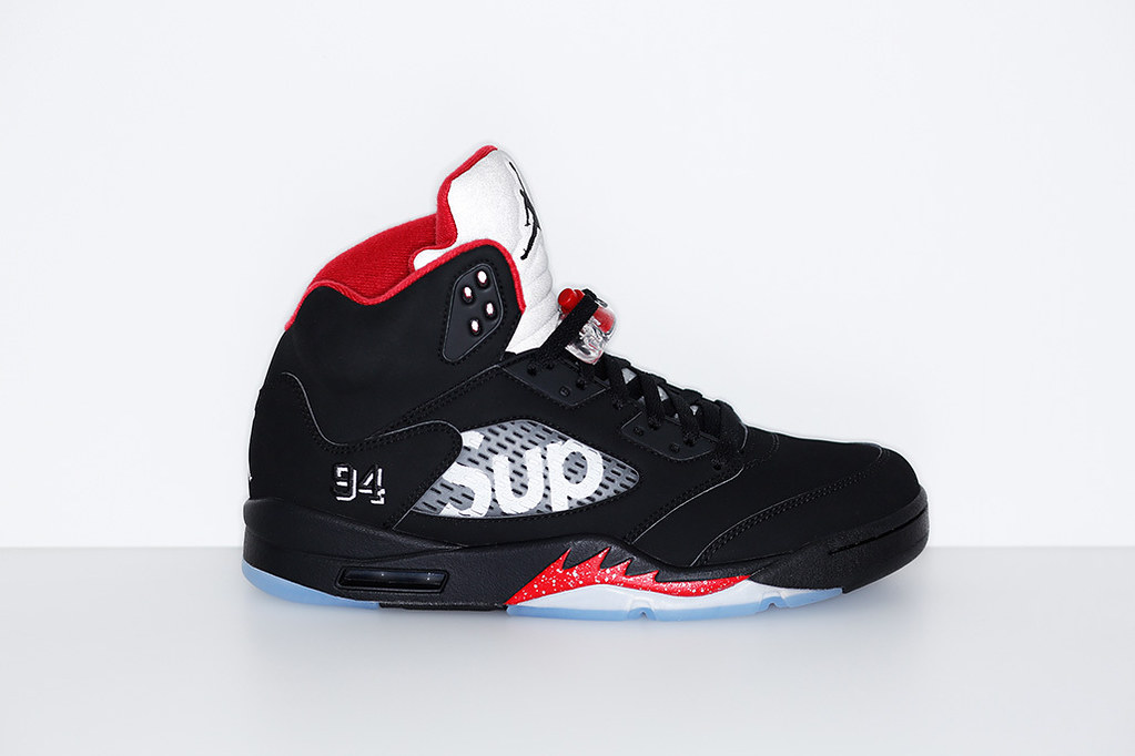 【NIKEオンライン近日発売】【10月17日発売】Supreme X NIKE AIR JORDAN 5 RETRO : Sneak up Sneakers