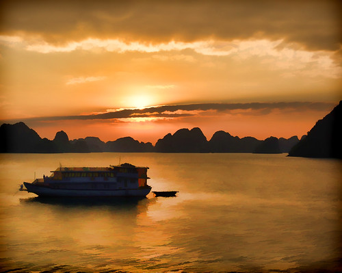 boats colours halongbay holidays impressions karst mangojouneys seascapes serenity topazlabs vietnam