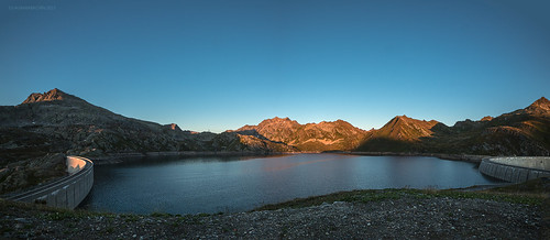 sky mountain lake skyline montagne sunrise lago alba cielo panoramica 14mm lagodelnaret canon5dmarkiii ©laurarabachin