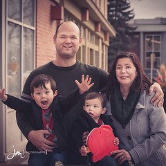 One of our favourite photos from the Bensmiller’s #Family Mini Session. #FamilyPhotos by Calgary Family Photographers JM Photography © 2015 http://www.JMportraits.ca #CalgaryFamilyPhotography #FamilyPhotography #CuteKids #JMportraits #YYCphotogr
