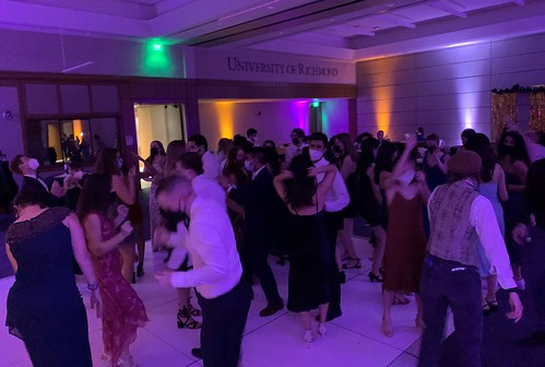 richmond-scholars-prom-dance-floor