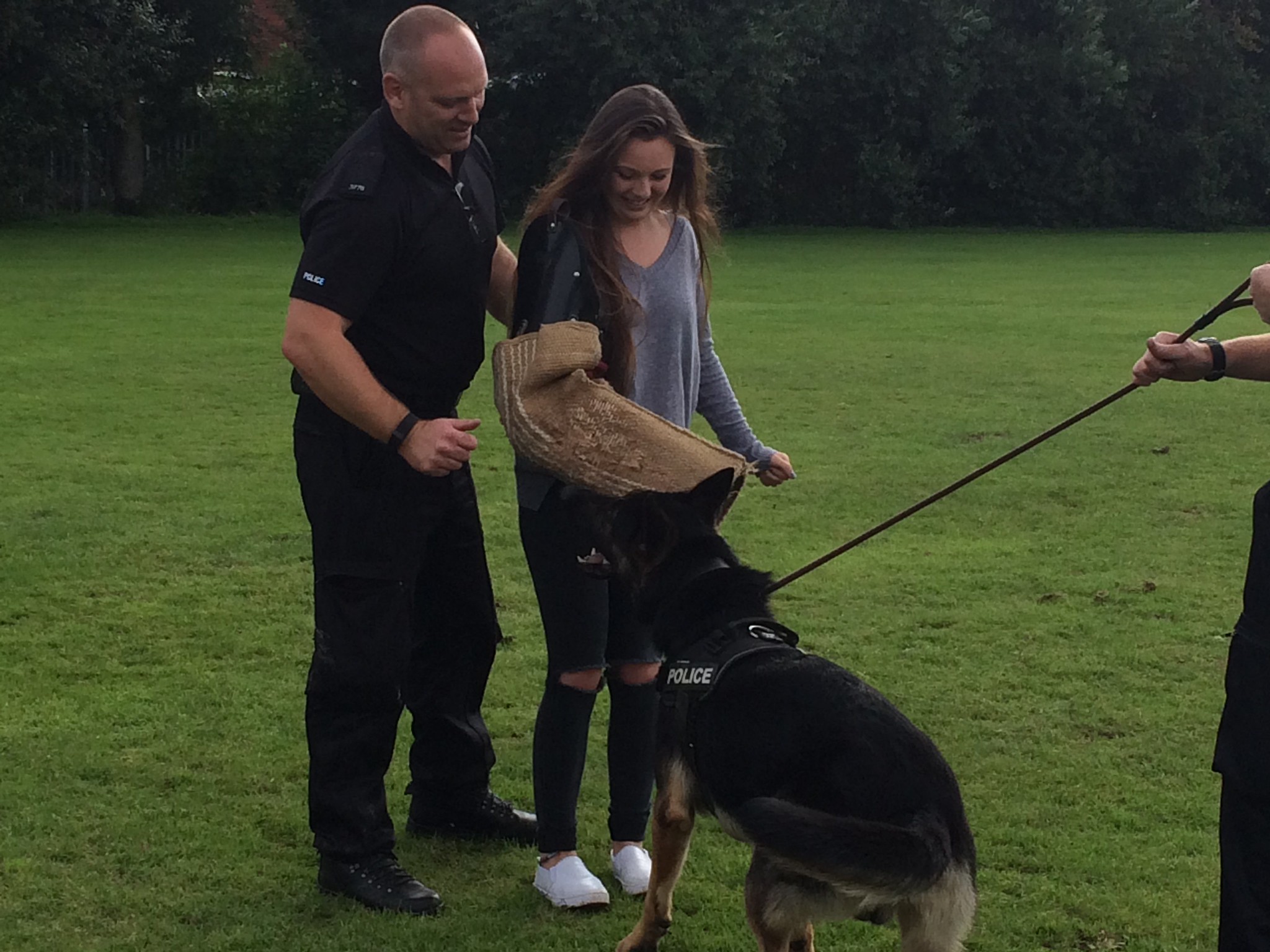Police Dogs Meet Students