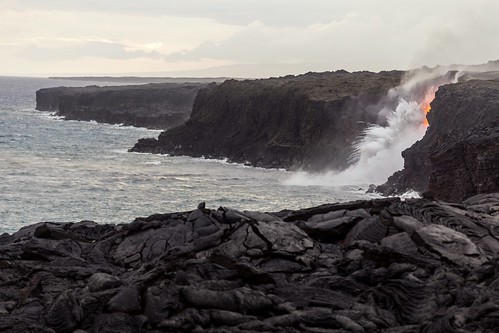 hawaii hawaiivolcanoesnationalpark lava nature volcano kamokuna kamokunalavaflow lavaflow ocean water pacificocean kamokunaoceanentry kalpana puuoo kilaueaeastriftzone