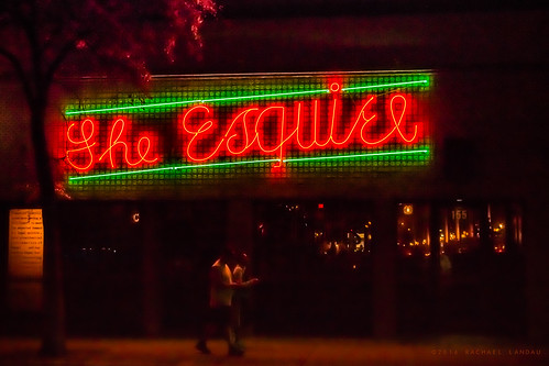 sanantonio streetphotography nightexposure neon sign theesquiretavern texas speakeasy vintage bar outdoor urbanlandscape urbanlife cursive canoneos70d red green tavern exterior
