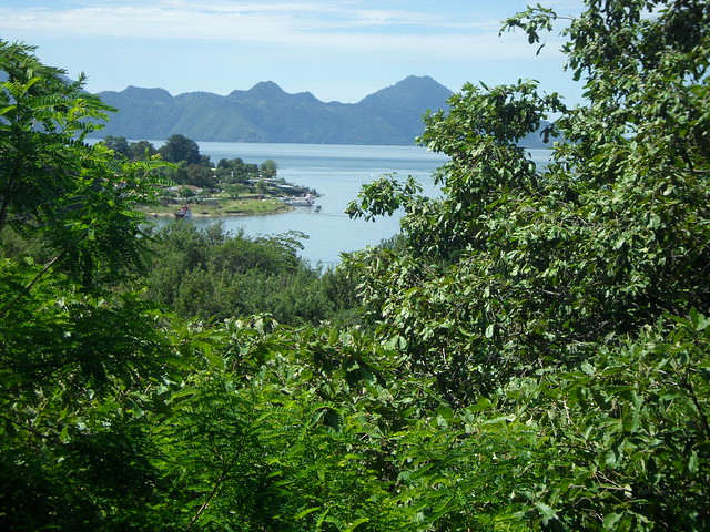 Vistas del lago en la Reserva Atitlán.