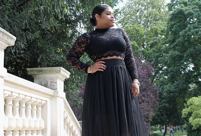 h&m, goth look, tulle skirt, how to style tulle, paris, black girl, blogger, lace crop top, low bun, midi skirt, fashion, tulle, lace, princess