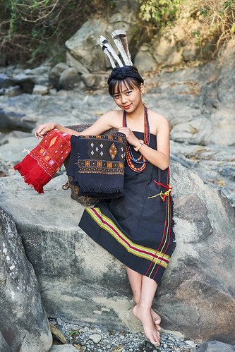 a6300 india manipur northeast kuki portrait sony sel35f18 traditional asia beautiful incredibleindia pretty fashion girl smile
