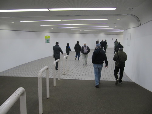 船橋法典駅から中山競馬場への地下通路