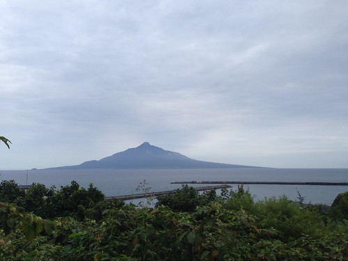 rebun-island-itsukushima-shrine-mt-rishiri