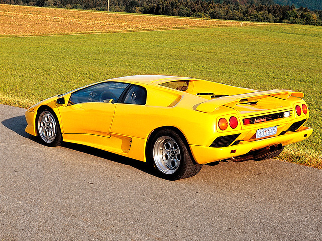 Желтый Lamborghini Diablo. 1990 – 1993 годы