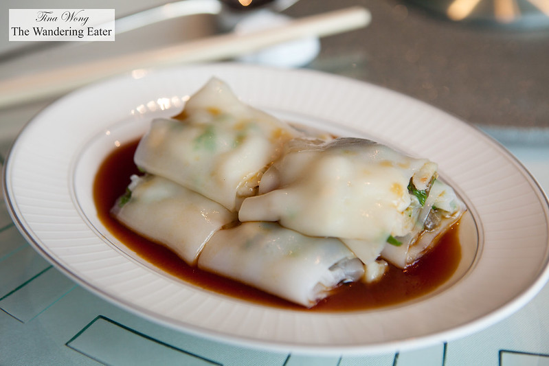 Steamed rice rolls with beef chuck and preserved vegetables