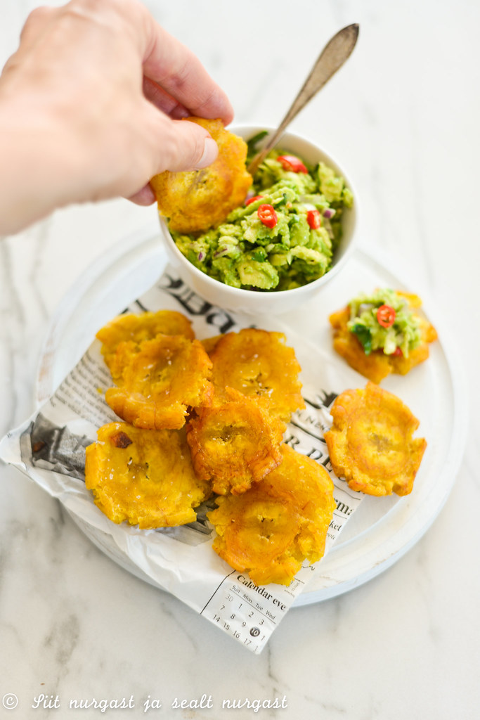 fried plantains (tostones) with guacamole