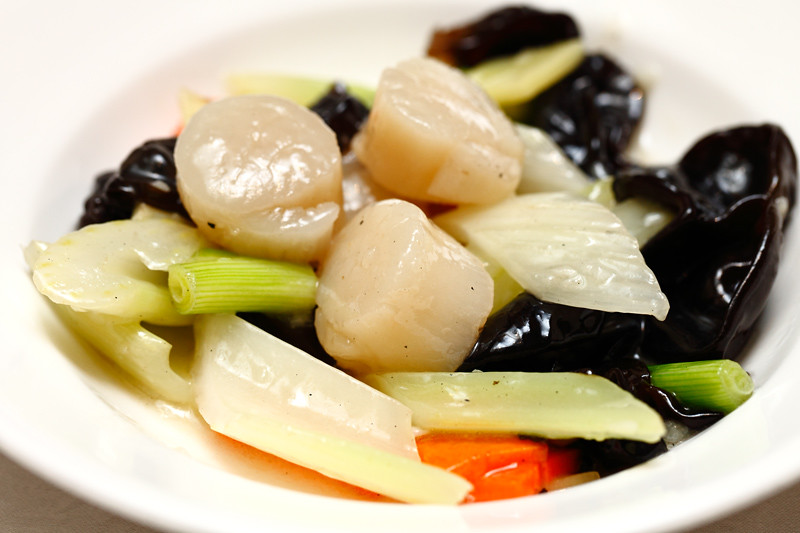 Wok-Fried-Scallop-with-Fungi-and-Celery