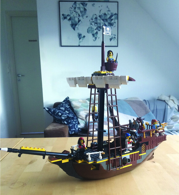 small lego pirate ship