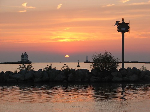 sunset ohio lighthouse lighthouses lakeerie greatlakes lorain