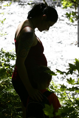 silhouette of pregnant mom and son at the salmon river    MG 8601