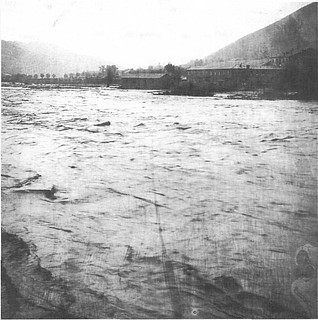 Ripoll: 18 d’octubre de 1940 les aigües desbordades del Ter van inundar la devesa del Pla fins arribar a les parets de les fàbriques