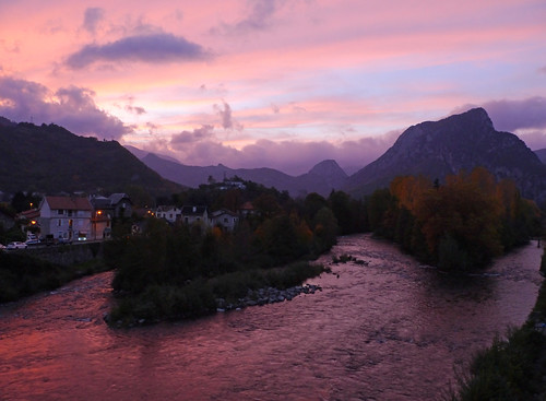 pink sunset sky cloud france river dusk explore roussillon ariege languedoc tarasconsurariege