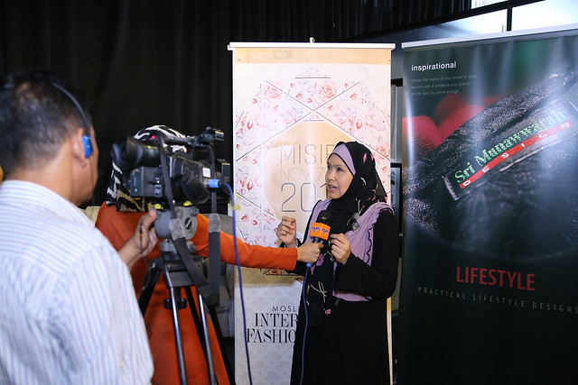 Puan Haslina Mohd Ali, COO & Pereka Fesyen Sri Munawwarah Design ditemuramah media