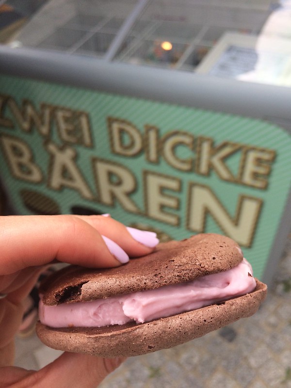 Zwei Dicke Bären gluten-free chocolate meringue and raspberry ice cream cookie sandwich _Berlin