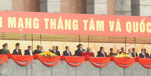 Lãnh đạo Đảng, Nhà nước, nguyên lãnh đạo Đảng, Nhà nước tham dự buổi lễ.