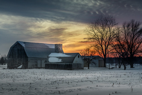 sunrise white barn winter snow nieve invierno country campo december orangesky amanecer midland michigan midmichigan cold cornfield stubble canoneos5dmarkiv