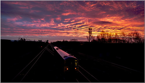 2w08 class158 158902 sheffield beverley hatfield stainforth station sunrise spectacular contre jour train railway