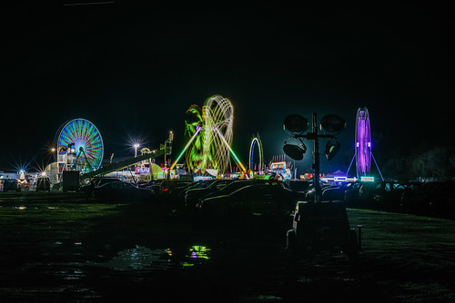bayarea california nikon d810 color march 2017 winter boury pbo31 lightstream motion night dark black spinning carnival fair rides traveling spin butler amusements oakland eastbay alamedacounty over view spotlight parkinglot mud wet motionblur ferriswheel silhouette reflection puddle