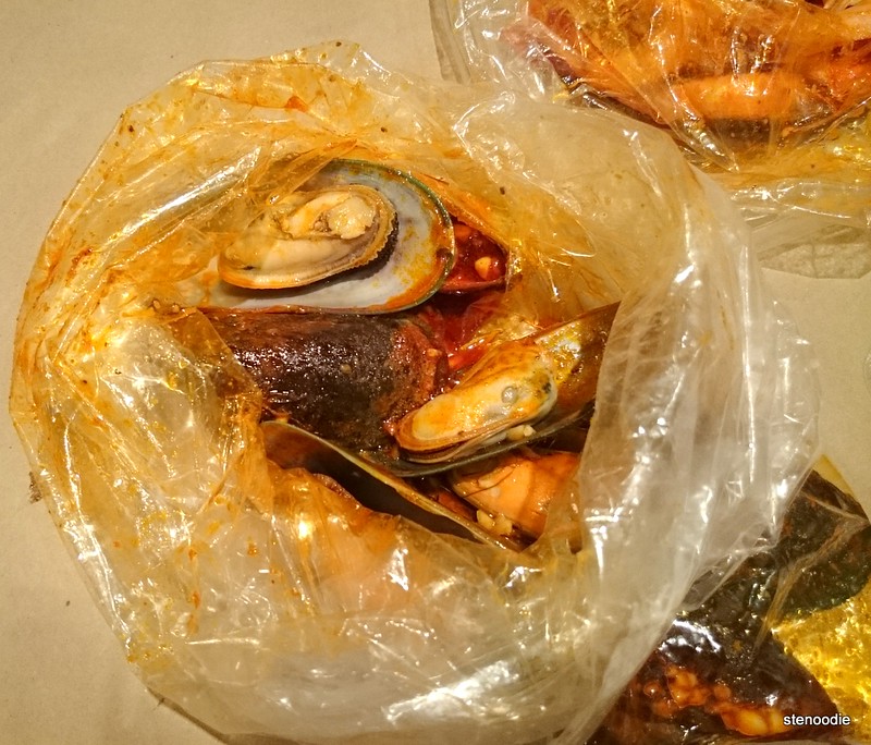 mussels in Cajun Cajun and mild heat sauce
