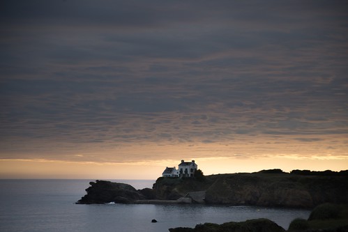 mer sunrise ciel nuages maison rochers img1120