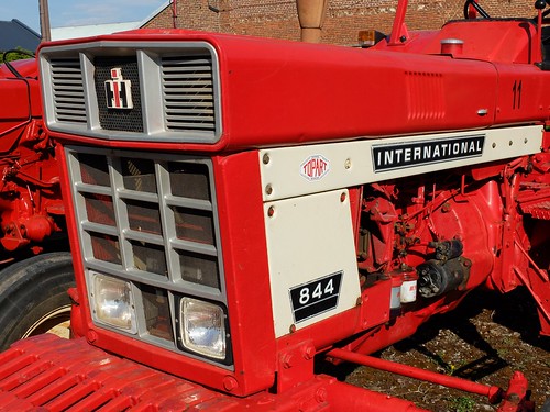 show old red tractor france detail logo rouge view farm name farming meeting part exposition badge agriculture antico tracteur ih picardie ancien vecchio trattore somme marque raduno 2015 internationalharvester agricole rassemblement agricolo épénancourt ih844