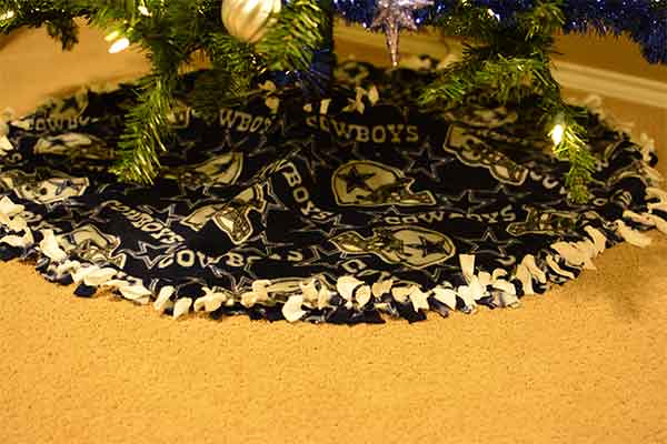 DIY Christmas Tree Skirt by Lewis Lane