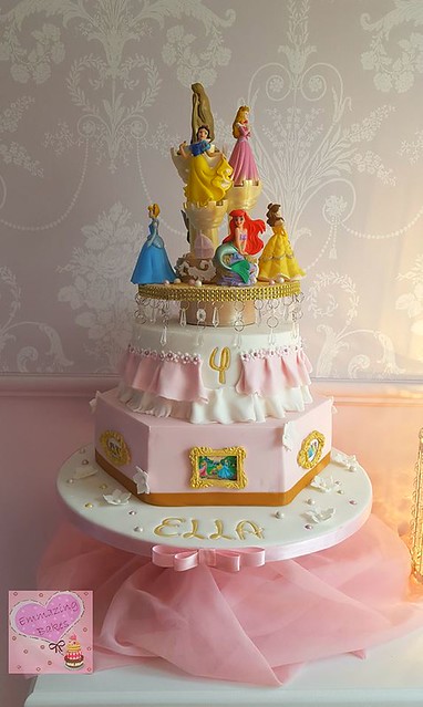 Rotating Disney Carousel Cake by Emmazing Bakes