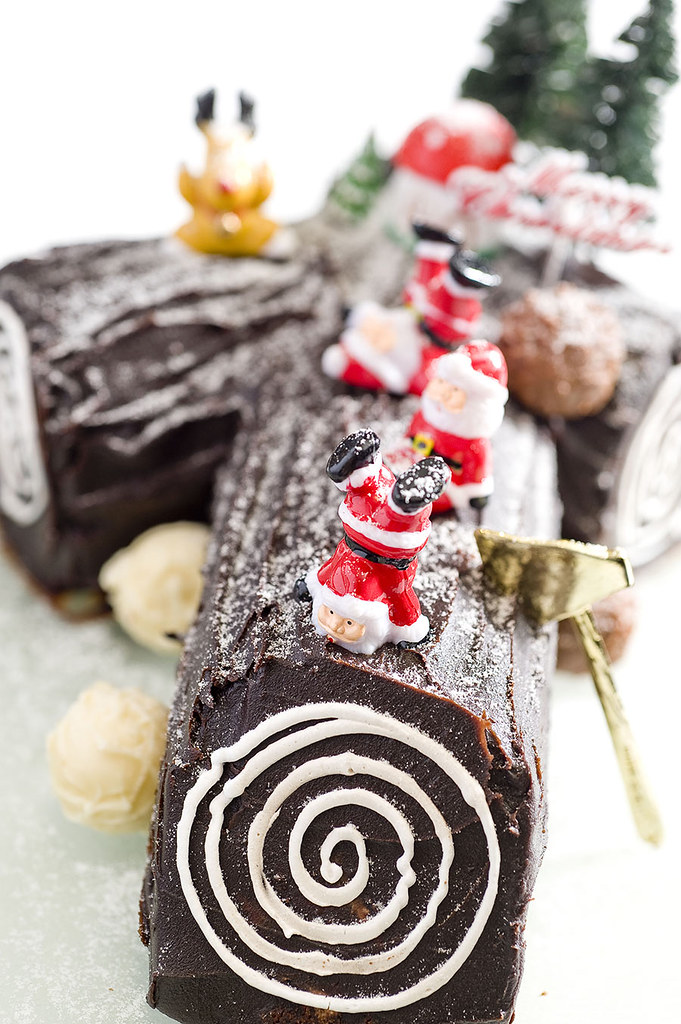 Christmas-Log-Cake