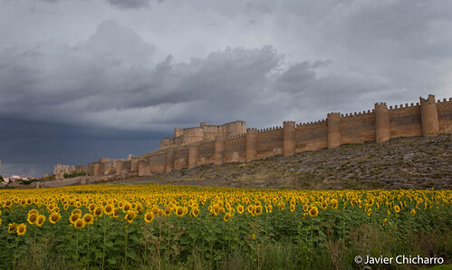 españa landscape day outdoor pueblo paisaje medieval nubes nublado es muralla castillo castillayleón berlangadeduero