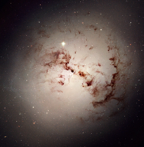 VCSE - Mai kép - NGC 1316 – galaxisütközés után