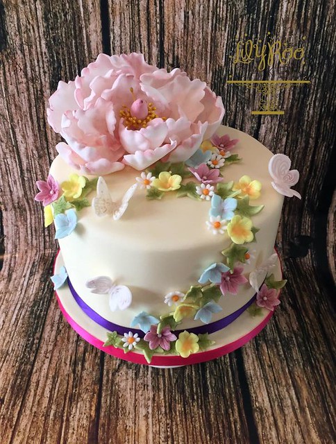 Cake by Joanne Waterman of LilyRoo Cakes
