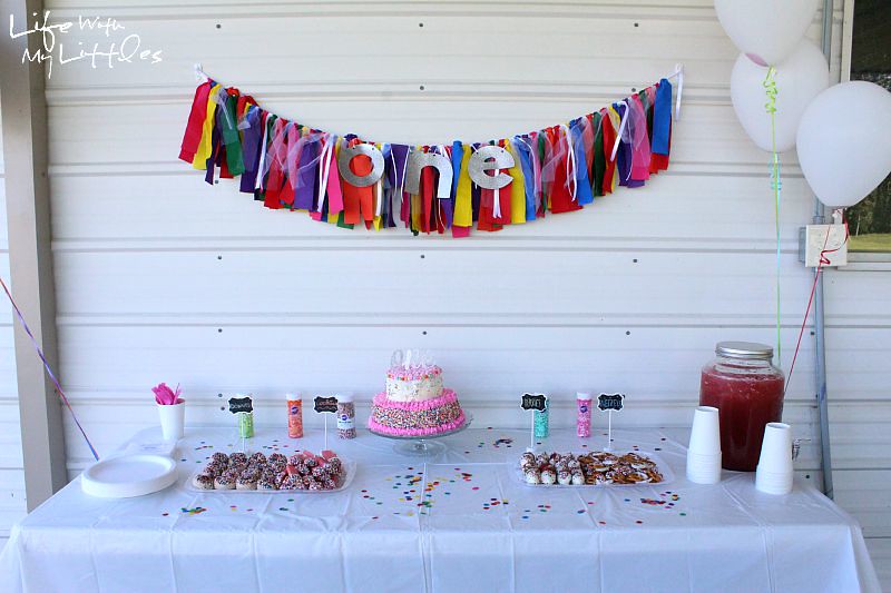 How to throw a Pinterest-worthy party: everything you need to know to throw a great party that everyone will love! After this you'll know how to throw a party!