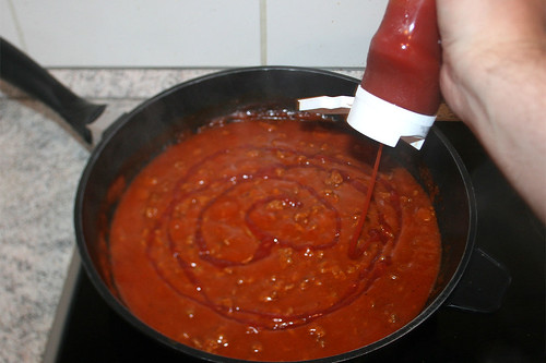 07 - Sauce mit Ketchup strecken / Add some ketchup