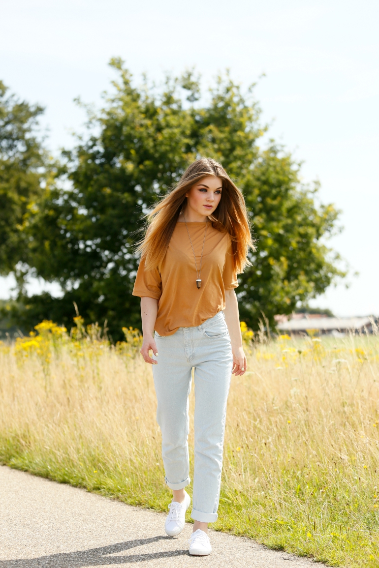 in the fields, superga sneakers, gesponsorde post, nelson, nelson schoenen, superga schoenen, witte superga's, mom jeans, zomeroutfit, fashionology, cheap monday, fashion blogger, fashion is a party